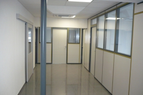 Teilglaselemente im Büro eines Steuerberaters (Trennwände, Trennwand, Teilglas, Teilverglast)